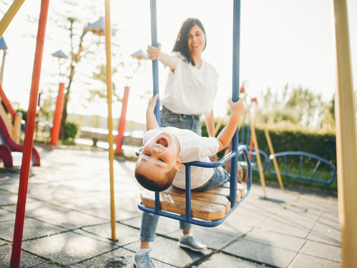 Нова Мама на детската площадка&nbsp;II