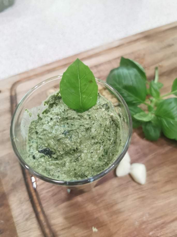 Домашно босилеково песто